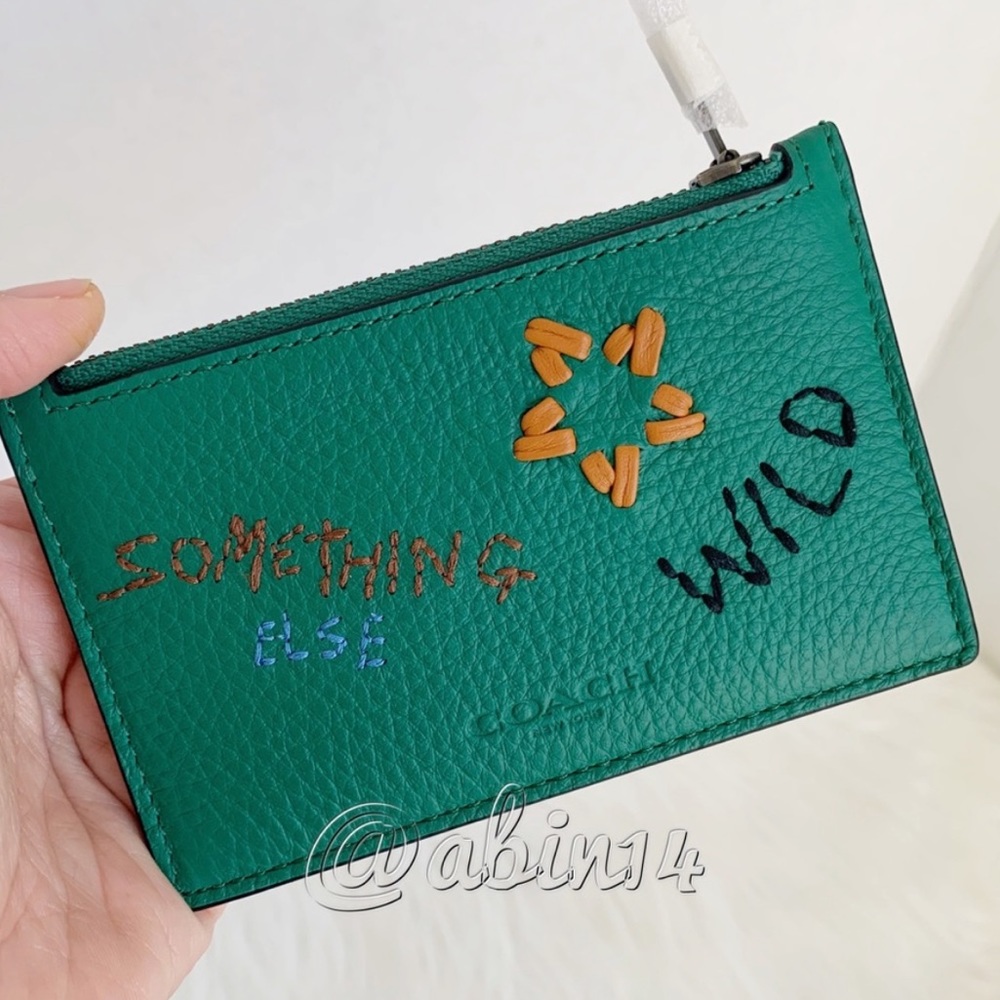 NWT Coach Zip Card Case in Green Leather with Diary Embroidery
